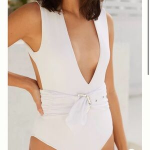 Revel Rey NWT White Iridescent One Piece Swimsuit with Plunging V-Neck and Belt